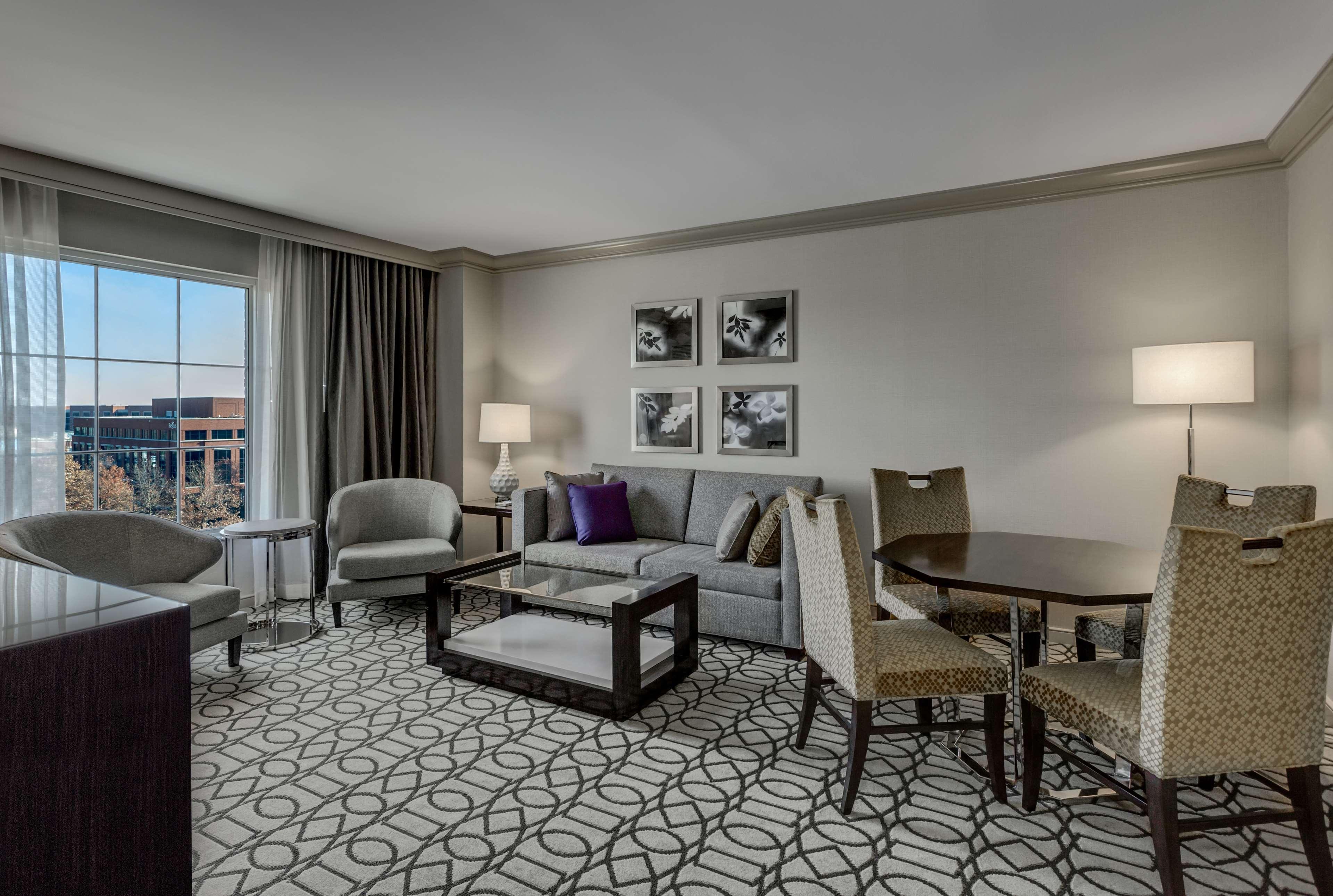 Hilton Columbus At Easton Hotel Exterior photo