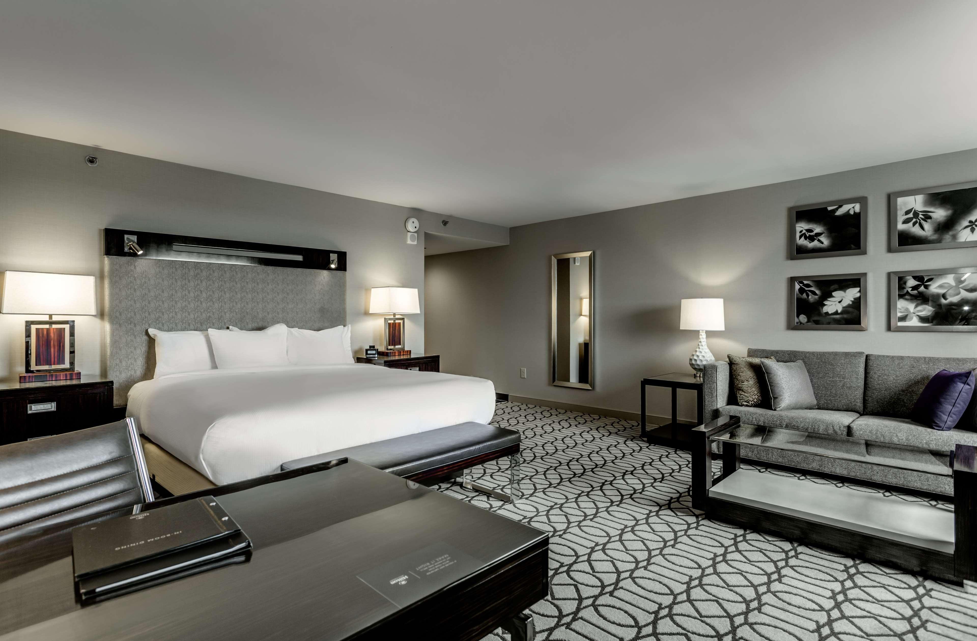 Hilton Columbus At Easton Hotel Exterior photo