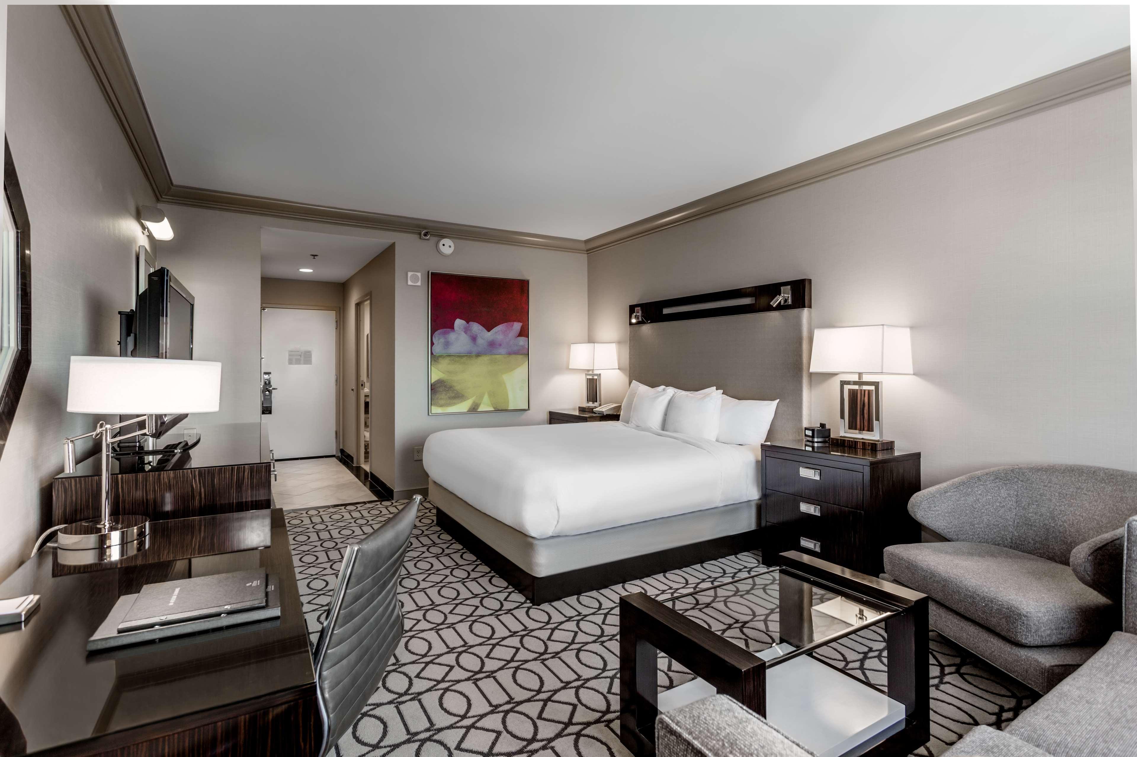 Hilton Columbus At Easton Hotel Exterior photo