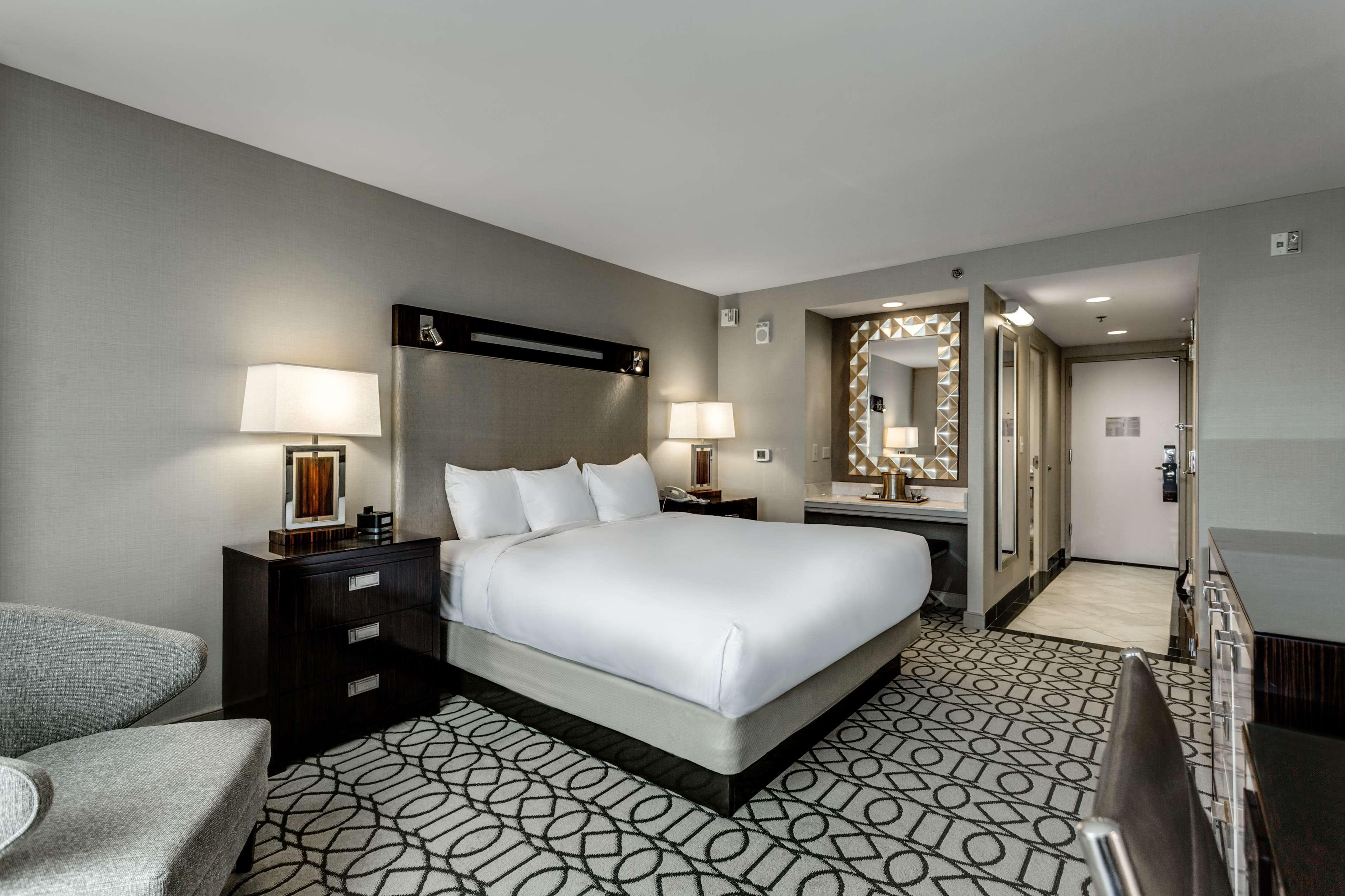 Hilton Columbus At Easton Hotel Exterior photo