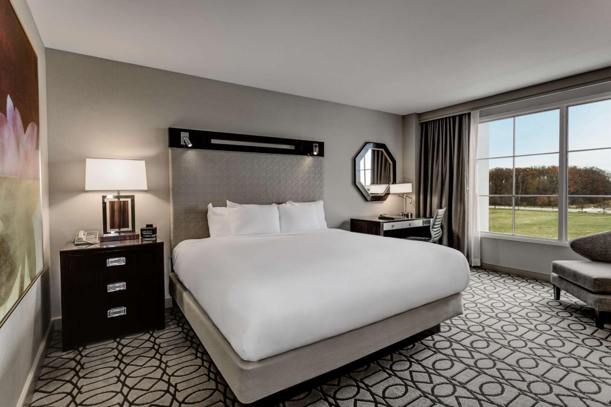 Hilton Columbus At Easton Hotel Exterior photo